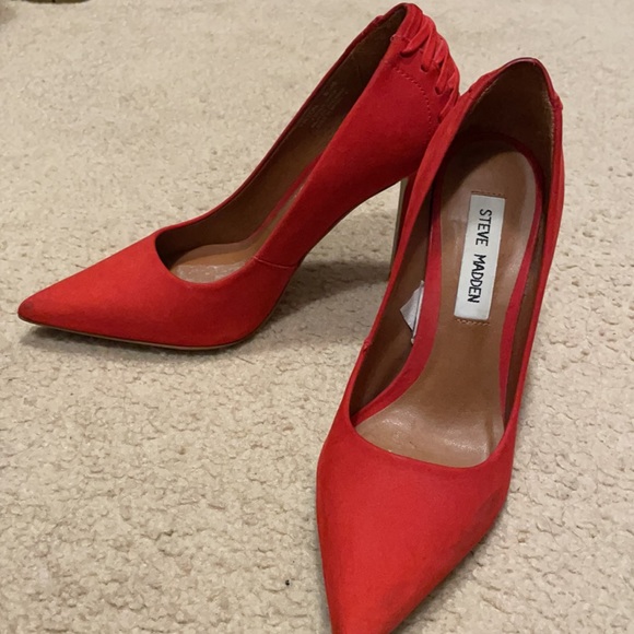 Red heels - Picture 3 of 5